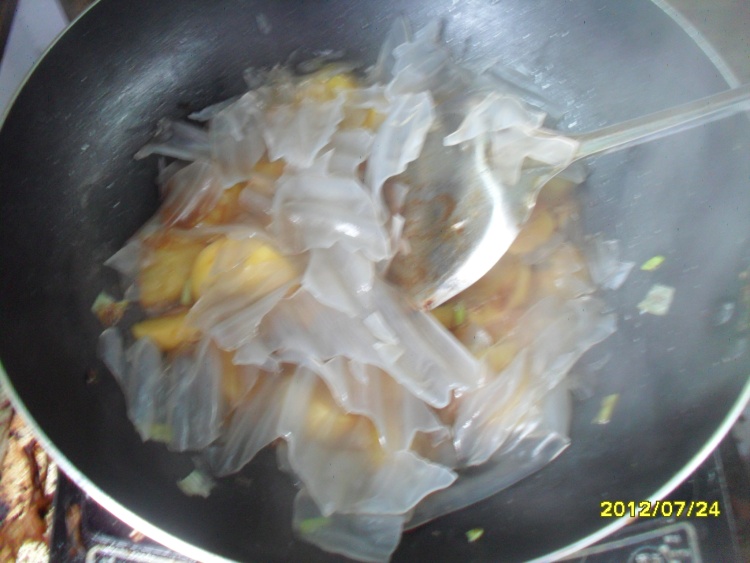 火腿土豆炖粉皮步骤13