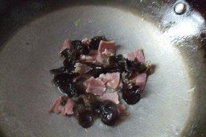 火腿丝瓜炒毛豆步骤6