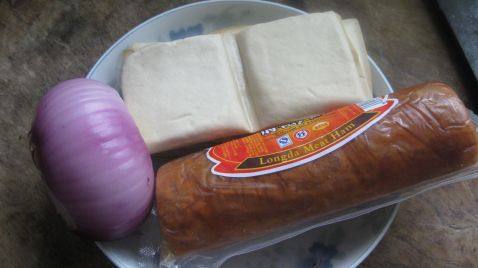 鲜豆干火腿炒洋葱片步骤1
