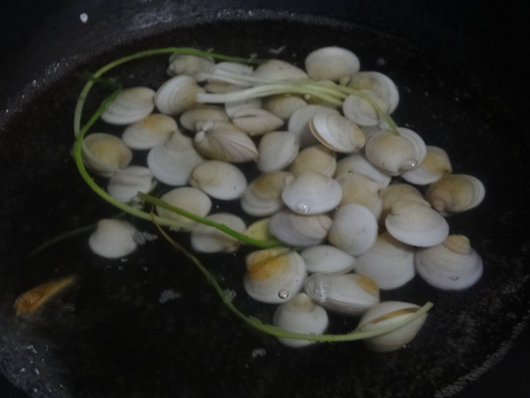 火腿蛤蜊蒸蛋步骤3