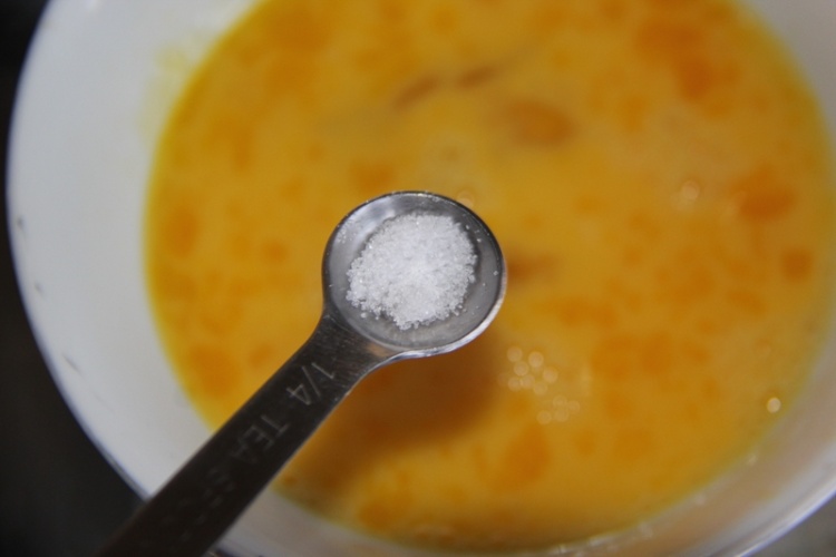 煎火腿奶酪蛋卷步骤3