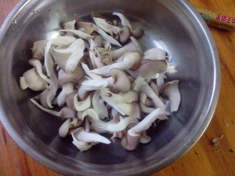 火腿炒蘑菇步骤1