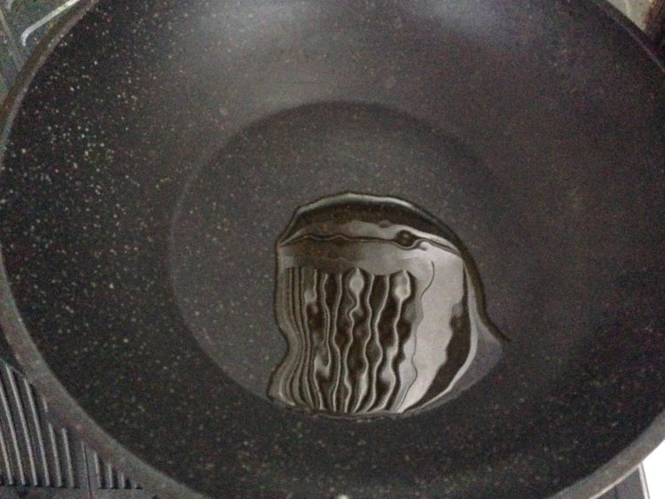 酸黄瓜炒火腿步骤4