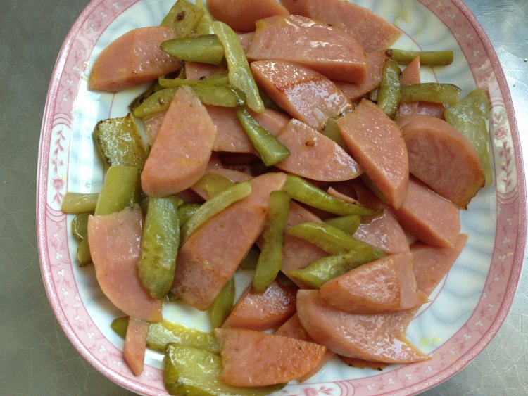 酸黄瓜炒火腿步骤7