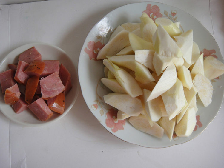 蚝油茭白火腿步骤2