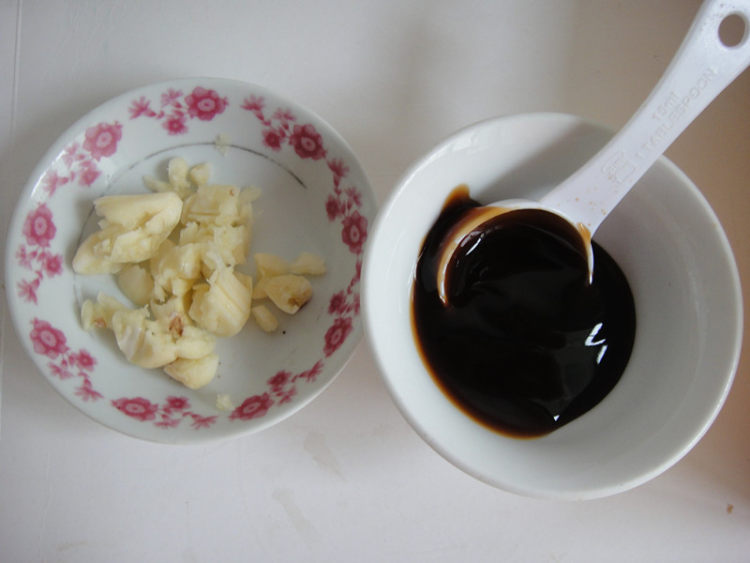 蚝油茭白火腿步骤3