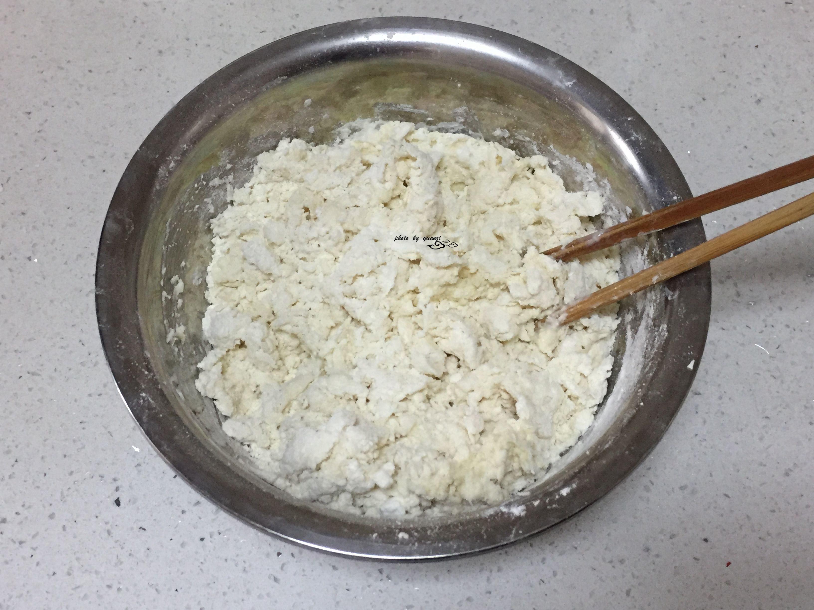 圣诞帽香菇香肠包步骤4