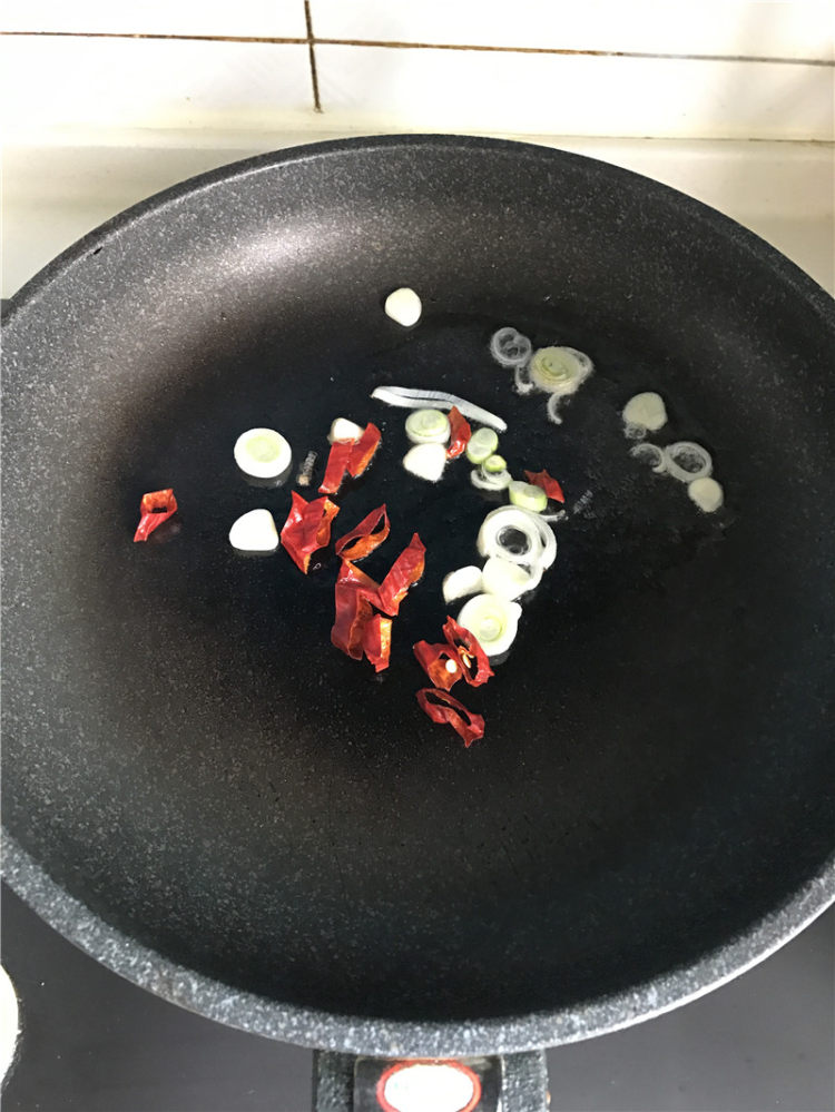 香肠炒豇豆步骤3