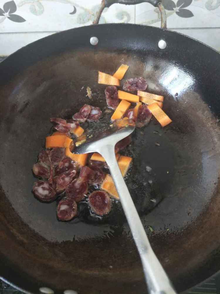 秋葵炒香肠步骤4