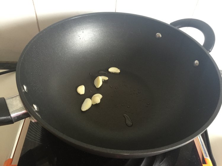 干锅土豆香肠片步骤5