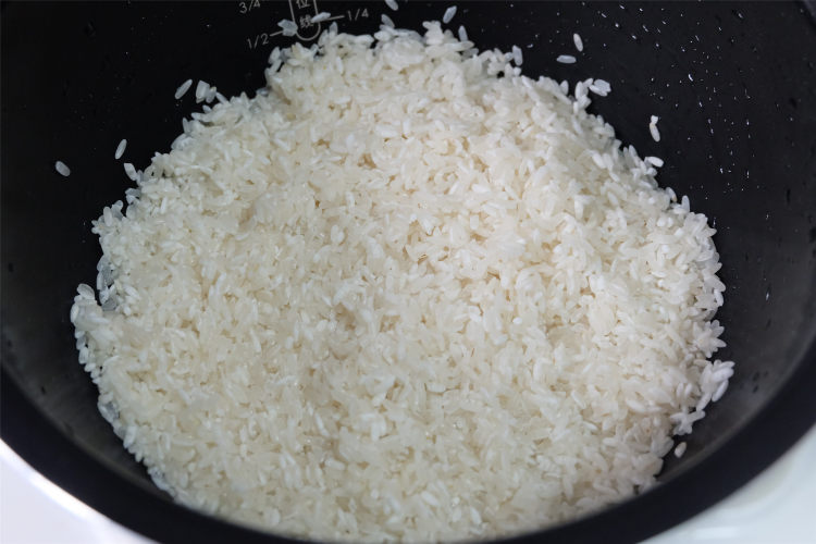 黑芝麻豆浆焖饭步骤2