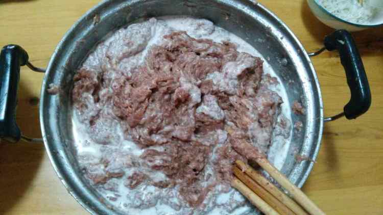 自制黑椒脆皮肠步骤6