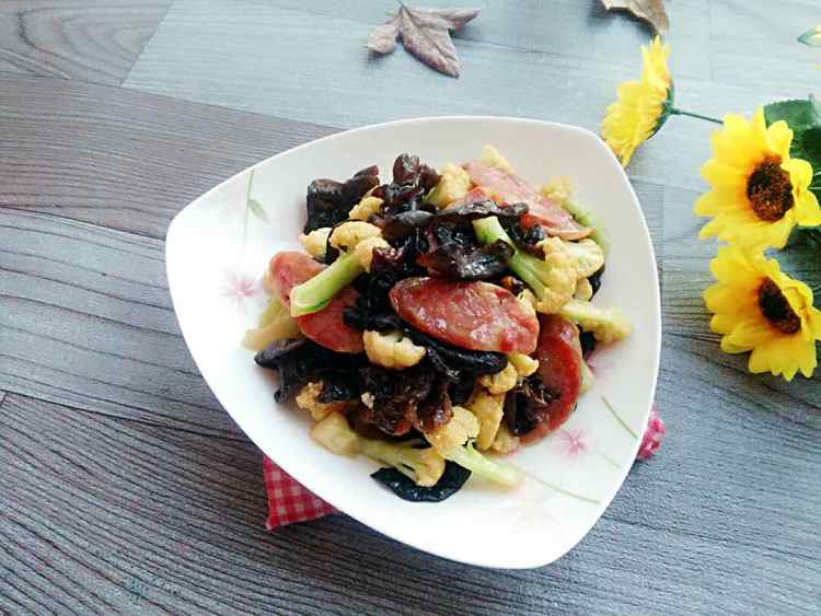 花菜木耳炒香肠步骤16