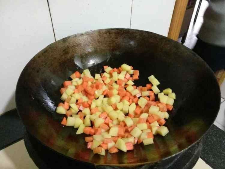 香肠煲仔饭步骤2