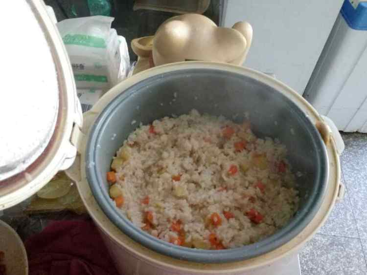 香肠煲仔饭步骤6