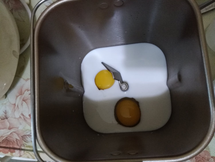 葱香香肠面包步骤1