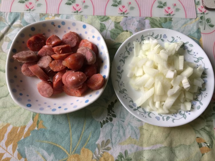 香肠玉米蛋炒饭步骤2