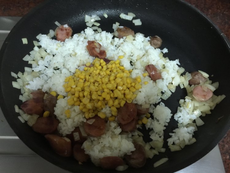 香肠玉米蛋炒饭步骤8