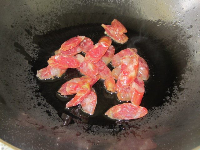 干煸香肠秋葵步骤4