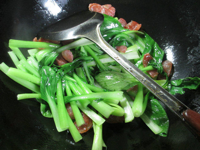 香肠小青菜炒面步骤3