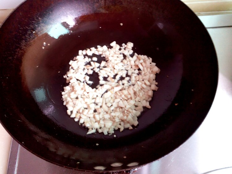 鲍菇炒饭步骤4