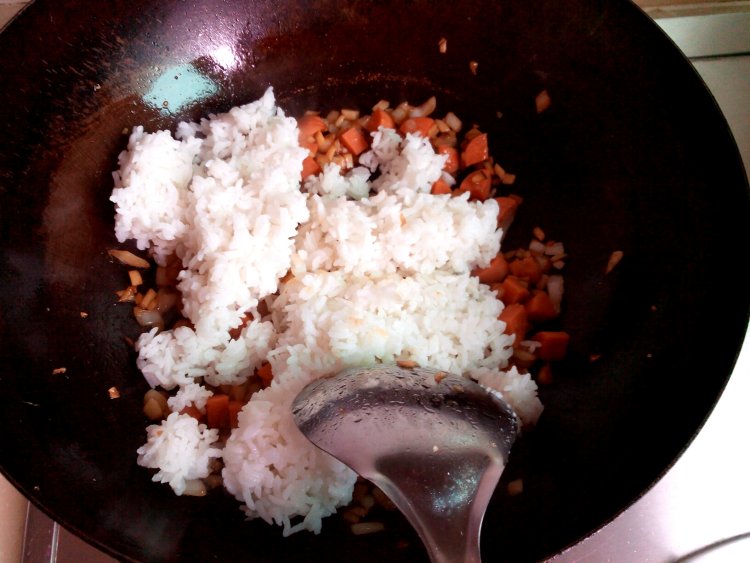 鲍菇炒饭步骤9