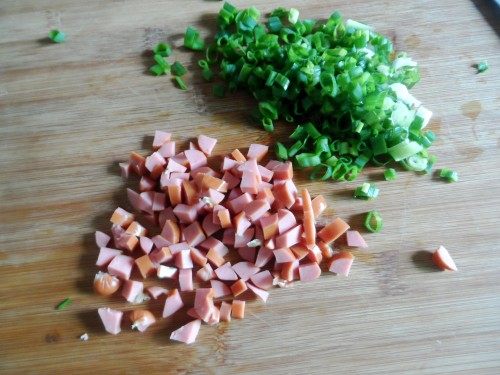 香肠葱花饼步骤1