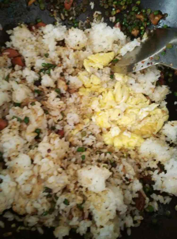 蒜臺炒饭步骤13