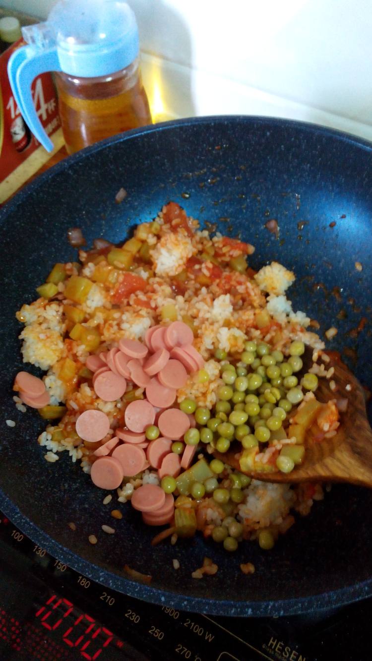 番茄香肠饭步骤8