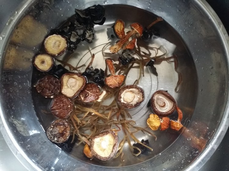 浓汤大杂烩步骤3