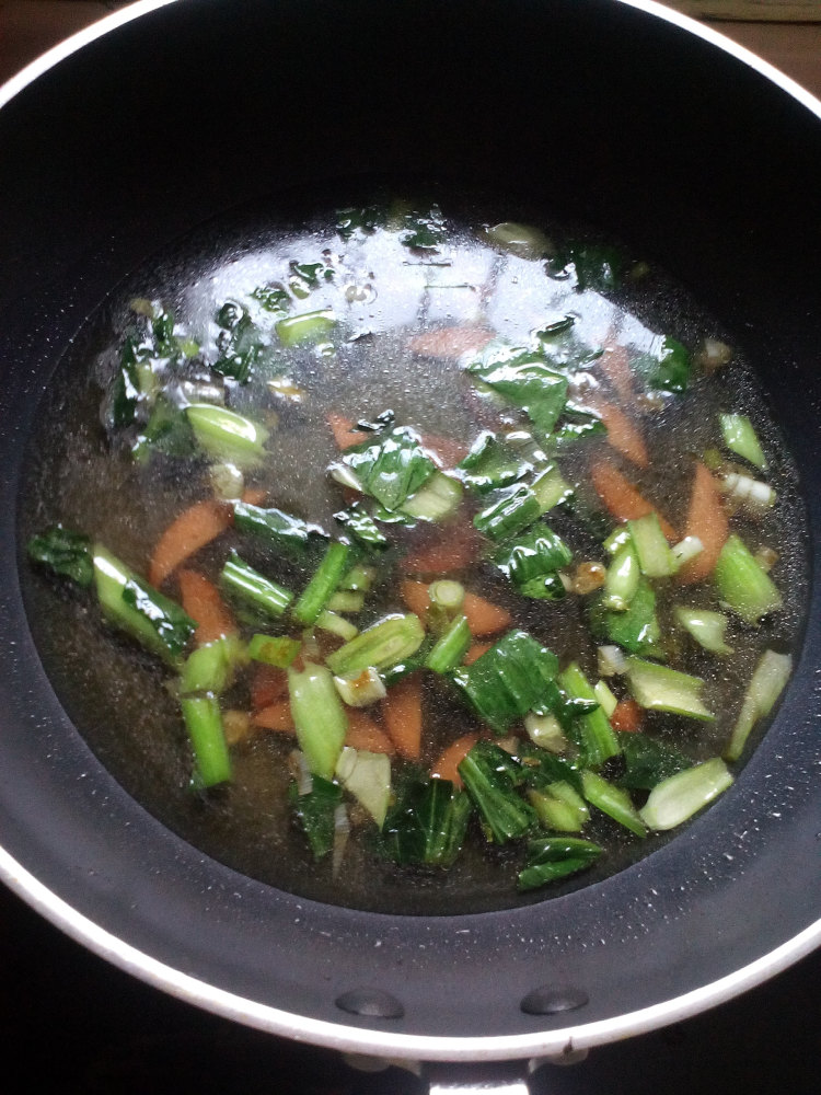 馄饨皮片汤步骤7