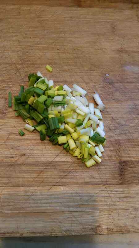 怪味香肠炒黄豆芽步骤3