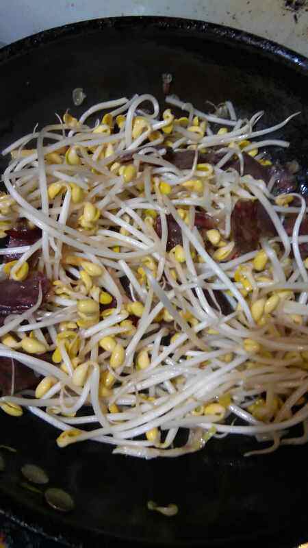 怪味香肠炒黄豆芽步骤6