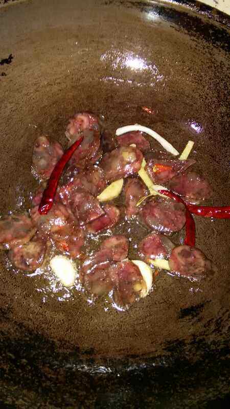 怪味香肠炒黄豆芽步骤5