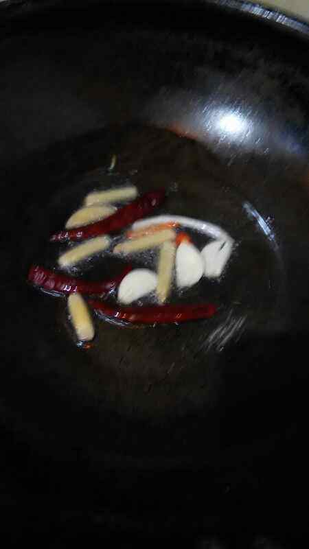 怪味香肠炒黄豆芽步骤4