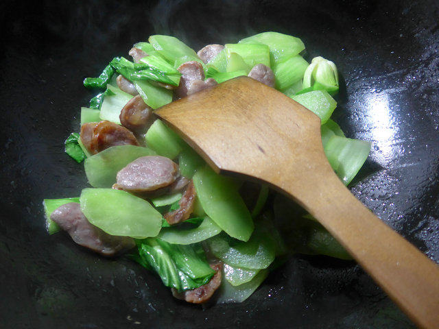 青菜香肠炒莴笋步骤7