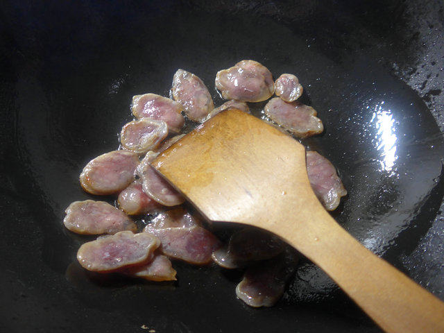 青菜香肠炒莴笋步骤4