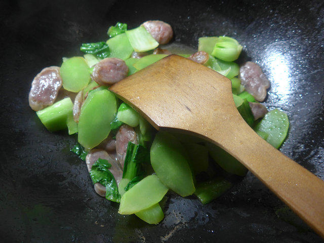 青菜香肠炒莴笋步骤10