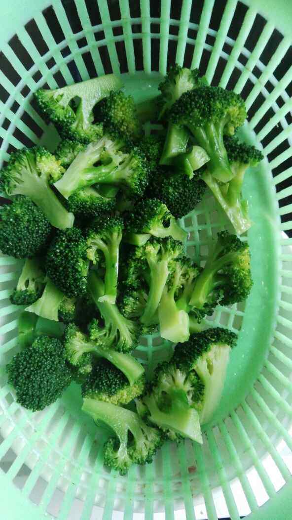 西兰花炒香肠步骤4