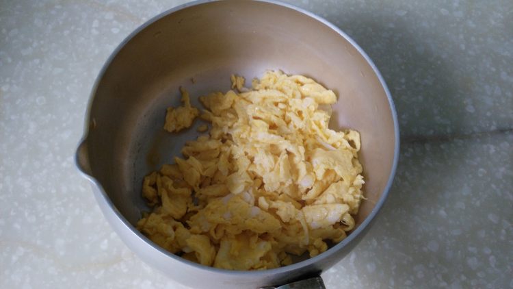 韭菜鸡蛋烫面饺步骤5