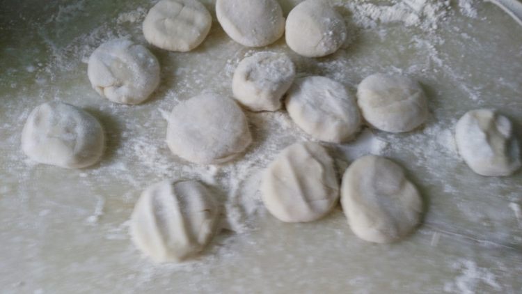 韭菜鸡蛋烫面饺步骤9