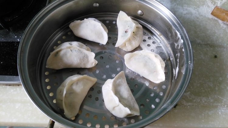 韭菜鸡蛋烫面饺步骤13