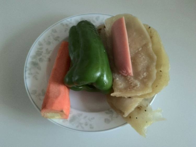 胡萝卜香肠炒饼步骤1