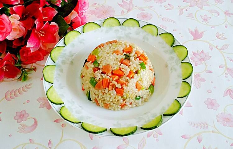 黄瓜香肠炒饭步骤8