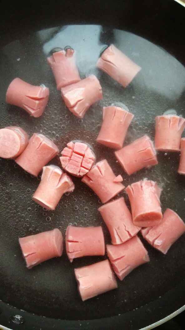 炒份香辣肠步骤2