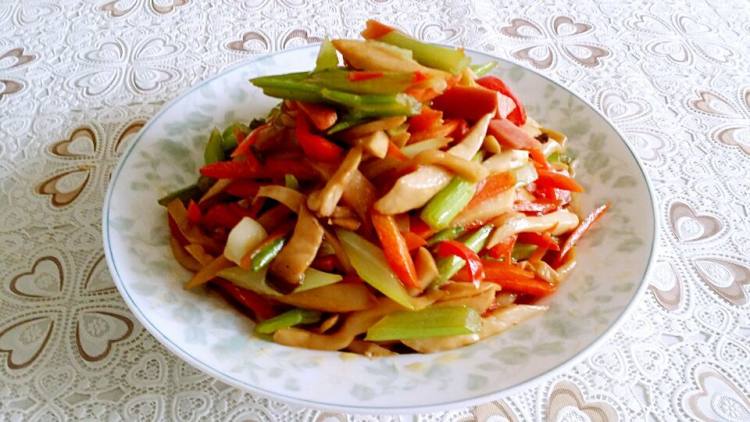 胡萝卜西芹炒杏鲍菇步骤8