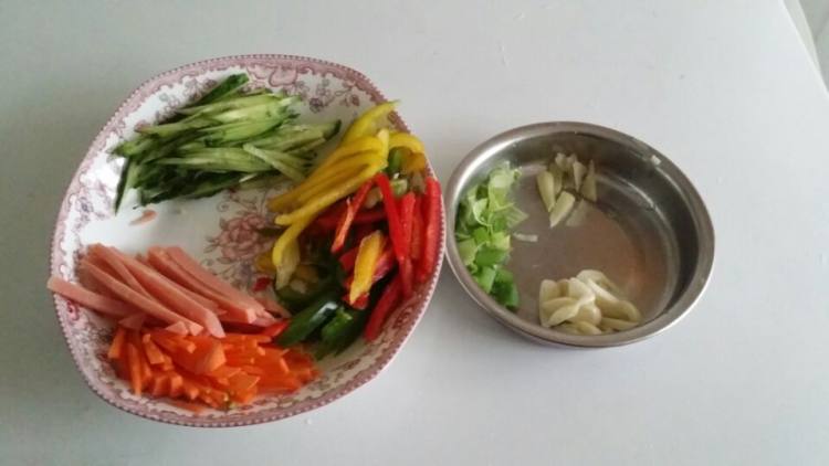 杂疏炒面步骤2