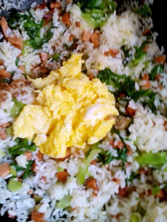 生菜香肠鸡蛋炒饭步骤4