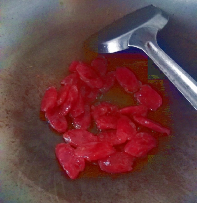 香肠炒青豆瓣步骤5