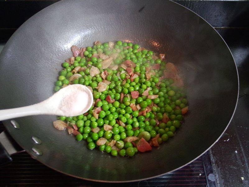 香肠豌豆焖饭步骤9